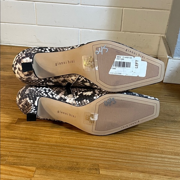 NWOB Gianni Bini Palmero Women’s Snake Print Snip Toe Bootie - Picture 5 of 5